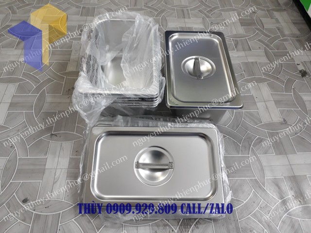 khay inox co nap
